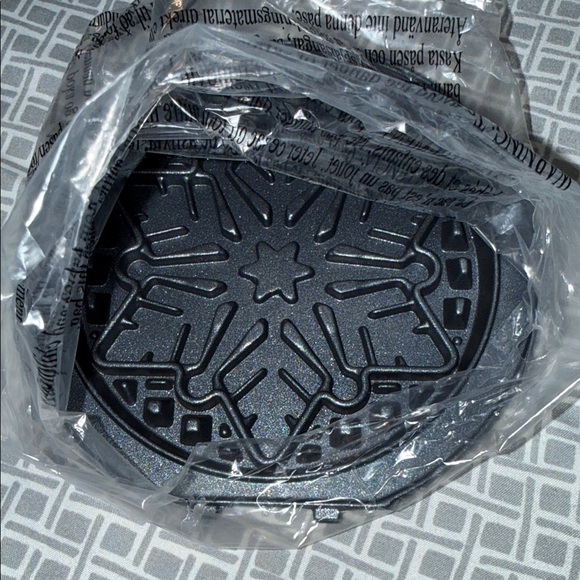 NWOT Mint Green Mini Waffle Maker - Picture 6 of 8